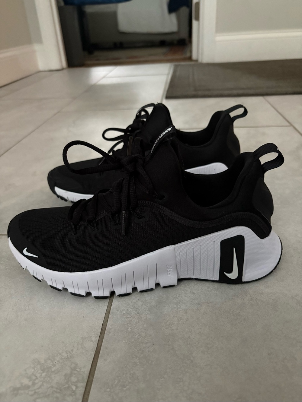 Nike Free Metcon 5 Training Shoes Black White Women's Size 8